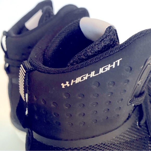 Women’s size 8 Under Armour Highlight sneakers. H 4 D foam foot bed. - Picture 7 of 8